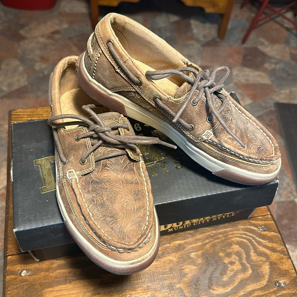 Women’s western casual shoes Sz 7.5